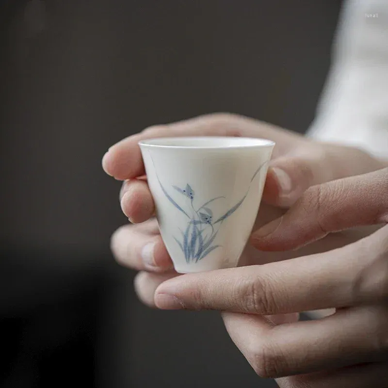 Xícaras Pires 2 Pçs/lote Pintados À Mão Orquídea Branco Chinês Cerâmica Linda Xícara de Chá Conjunto Canecas Para Cerimônia Teacup