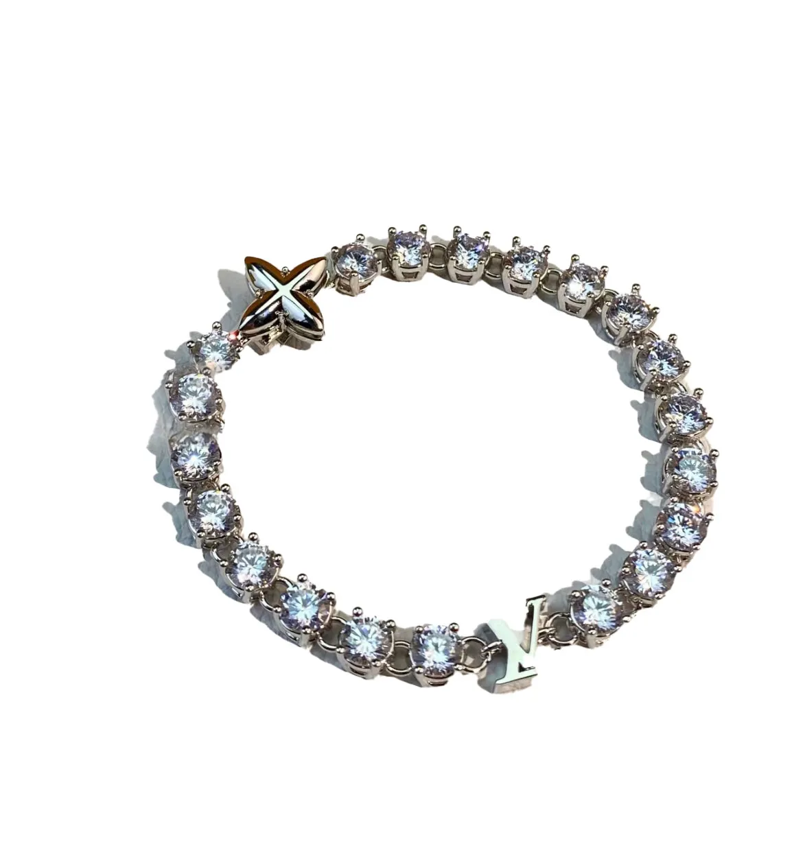 Pulsera Diseñador Full Diamond Marca de moda V Cadena de cristal Pulseras plateadas para mujeres hombres Joyería de moda Regalo de dama Flor cruzada Logotipo de la letra boda