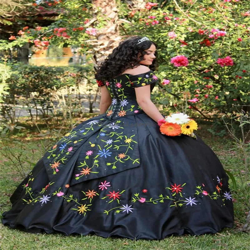 Grande taille mexicaine noire Quinceanera robes Charro 2024 broderie colorée robes De Xv Anos épaules dénudées débutante 15 robe De Para quinze seize anniversaire