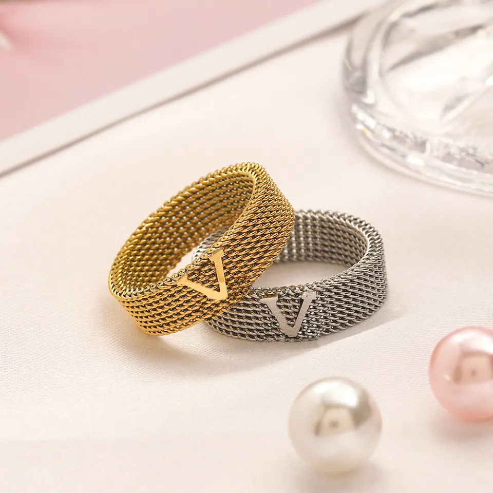 18K Altın Kaplama Lüks Tasarımcı Yüzüğü Kadınlar Moda Yüzüğü Çift Mektup Tasarımcıları Yüzük Zincir Yüzüğü Düğün Partisi Mücevher Yüksek Kalite