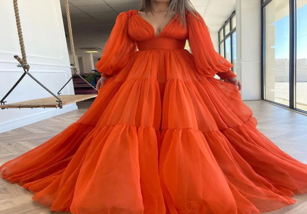 2021 Sexy col en V profond orange tulle robes de bal une ligne empire manches longues bouffantes robes de soirée froncées avec fermeture éclair dos Sheer6652329