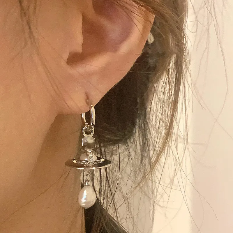 Pendientes de perlas de diseñador para mujer Pendientes de oro y plata con perlas barrocas de Saturno