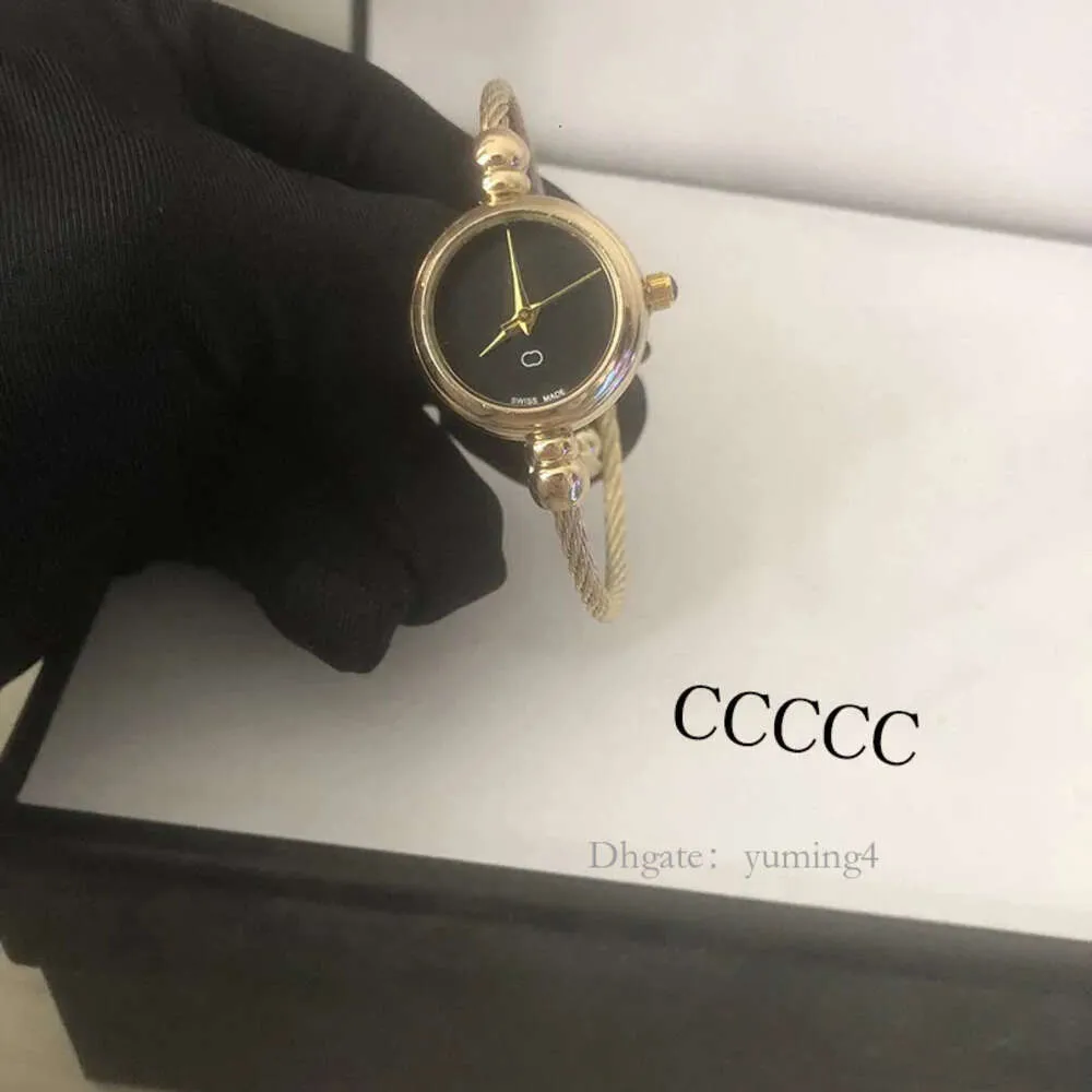 2024 Fashion Round Designer Women Gold Black Watch Kwarc Ruch Wysokiej jakości Kobiety Mężczyźni Klasyczne zegarki nadgarstka Montre de Luxe G464
