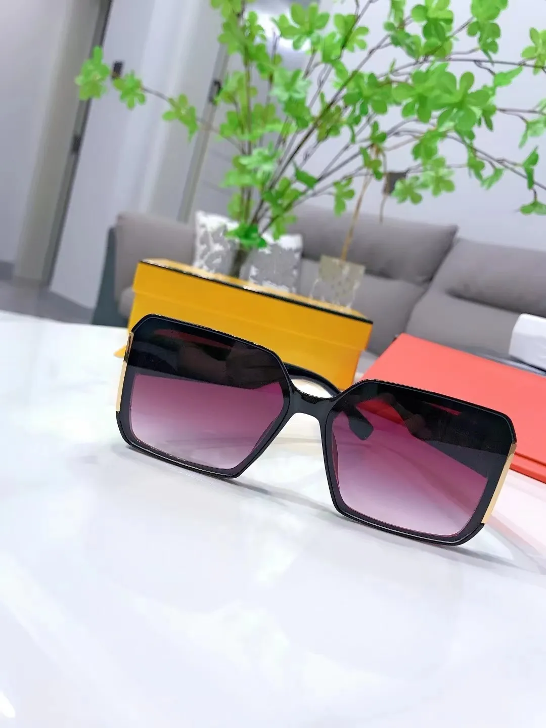 Lunettes de soleil à monture carrée pour femmes, nouveau design de mode d'été, cool et mignonnes, forme concave décontractée, super belles lunettes de soleil