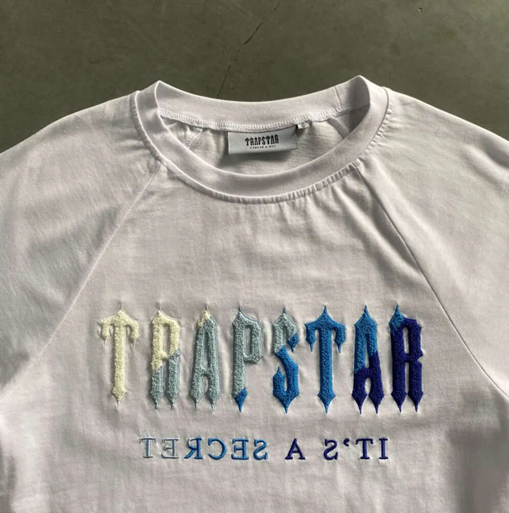 613s T-shirts pour hommes T-shirt d'été Trapstar Costume court 2.0 Chenille décodé Rock Candy Flavor Dames Brodé Bas Survêtement t-shirt 11