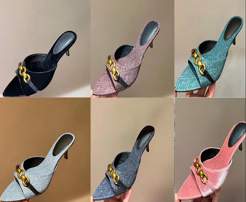 2024 Dames Dames Sandalen Gewatteerde Designer Sandles Schoenen Platform Flats Lage Hak Wedge Diamond Buckle Sandaal Slip op Enkelbandje Strandsandalen