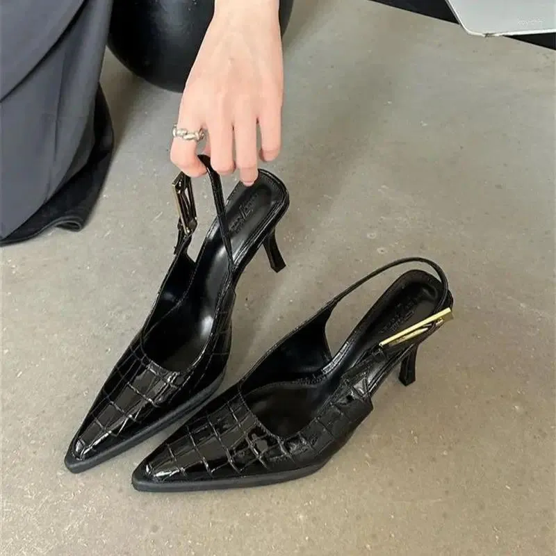 Сандалии с острым носком, модная женская обувь, однотонные сандалии для взрослых, лето 2024, пикантные женские туфли на высоком каблуке с металлической пряжкой и ремешком