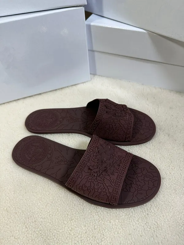 Slippers Sandal Designer Sliders Flip Flops Flat Sandals for Beach Comfort Calfskin Leather Natural Suede Goatskin in Brown and Black for Women 0316