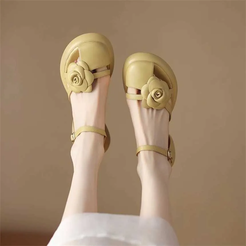 Sandália de verão feminina, cabeça redonda, flor, sola grossa, um botão, estilo praia, salto baixo, sapatos casuais femininos 240228