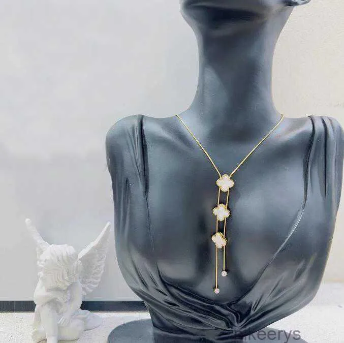 Collane con ciondolo di nuova progettazione per donna Collana con medaglione a 4/quadrifogli Catene girocollo di alta qualità Gioielli placcati in oro 18k Regalo per ragazze DNRP