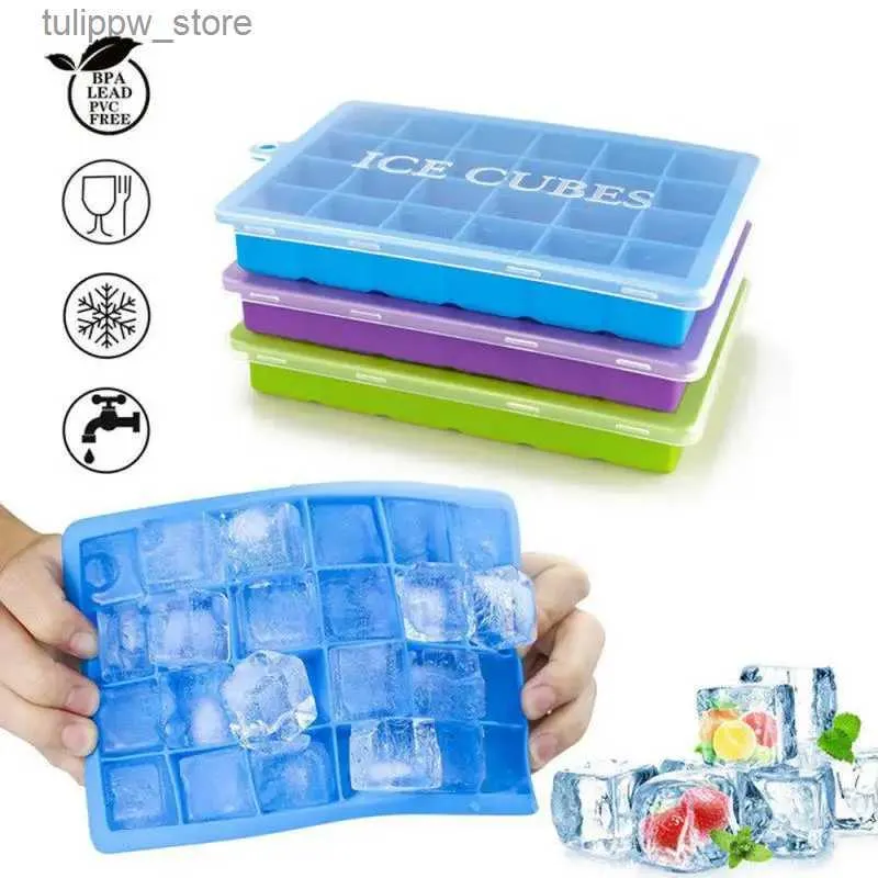 Glassverktyg Venlohome 24 Ice Cube Tray Food Grade Silicone Ice Cube Maker Mold With Lock för Ice Cream Chocolate Party Whisky Cocktail Drink L240319