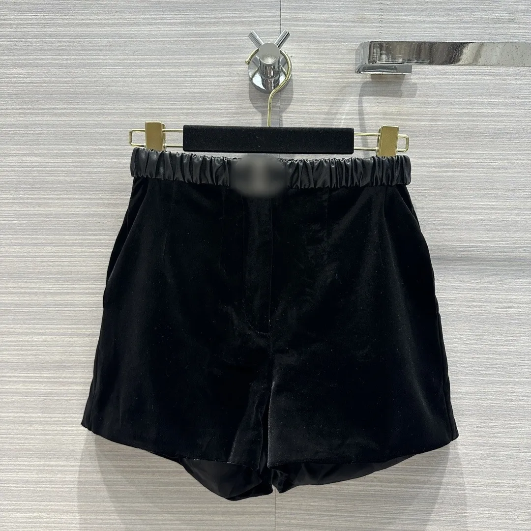 2024 Designer Krótki luksusowy damski wiosna lato moda robota czarne szczupłe dżinsy z wysokim talią sutefiki azjatyckie standardowe standardy