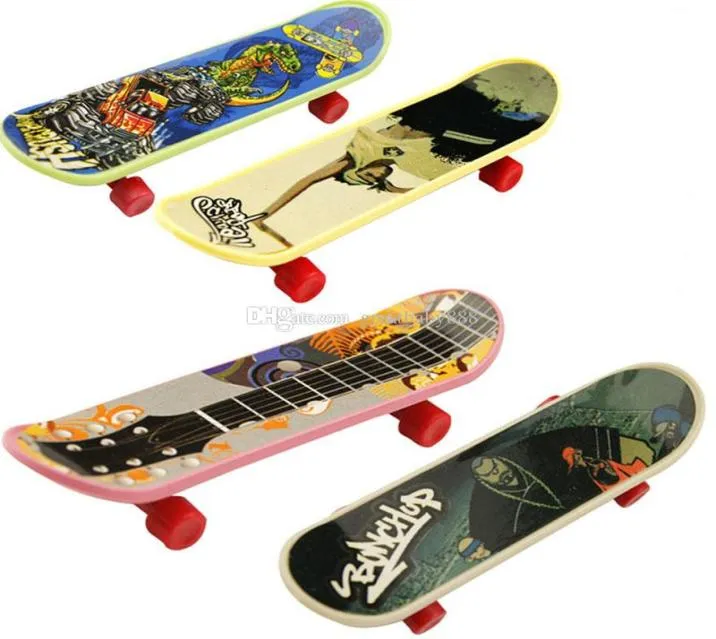 High quality novelty cute mini children toys skateboard athletic finger skateboard gifts for the children C24127217741