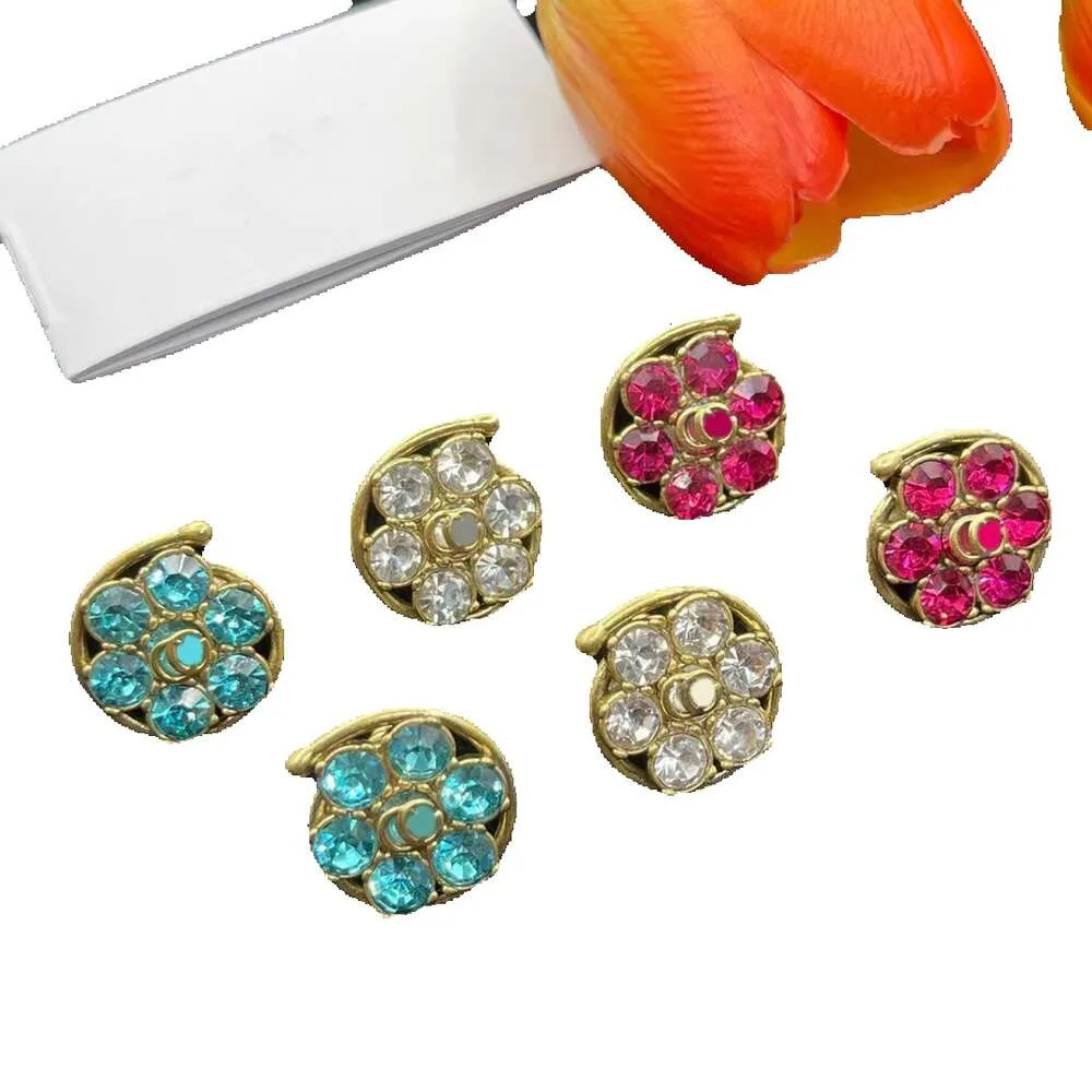 Designer Stud Earring 5 kleurrijke glanzende diamanten oorbellen voor dames om te dragen als A G Sieraden Huwelijkscadeau met doos