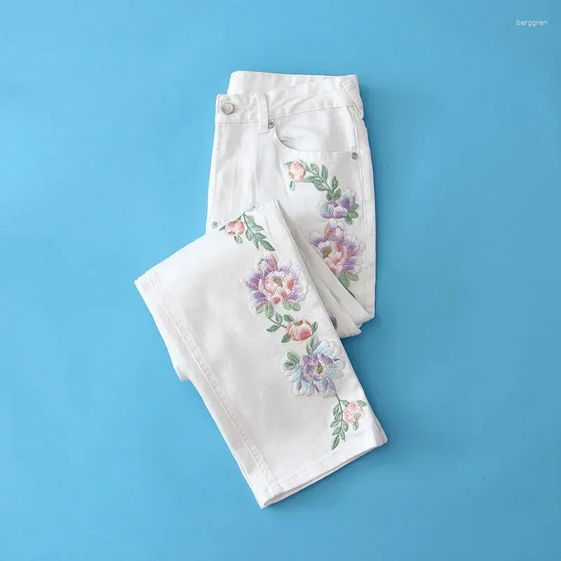 Kvinnors jeans 2024 Retro stil broderad blomma vårens sommar fotledslängd byxor vit rak casual denim
