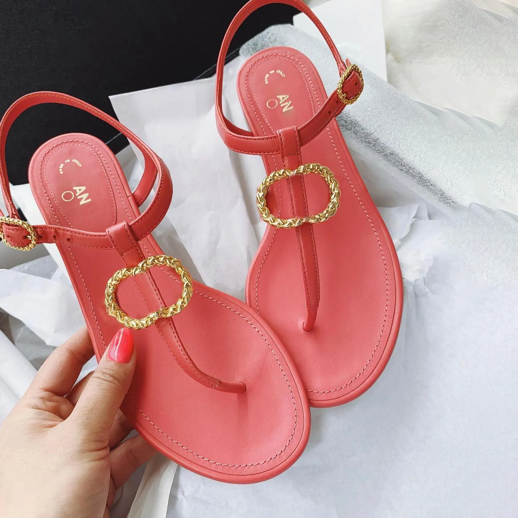 sandali di alta qualità Pantofola Designes Canale estate soleggiata Scivolo piatto da donna mocassino di lusso con cerniera Bella spiaggia all'aperto sexy Slider Mulo Scarpe casual sandalo regalo da donna