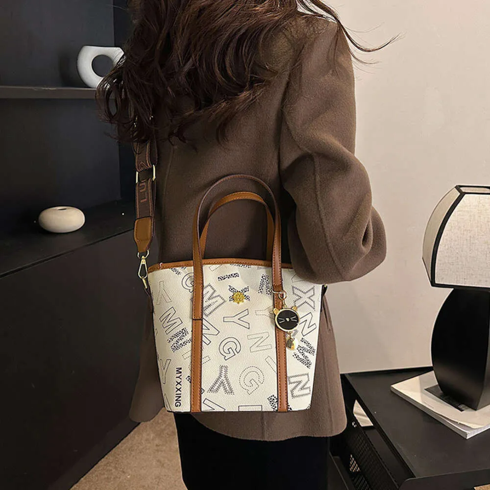 Borsa a secchiello Designer vendita calda a spalla singola con scritta femminile stampata a tracolla Secchiello portatile lussuoso e di grande capacità