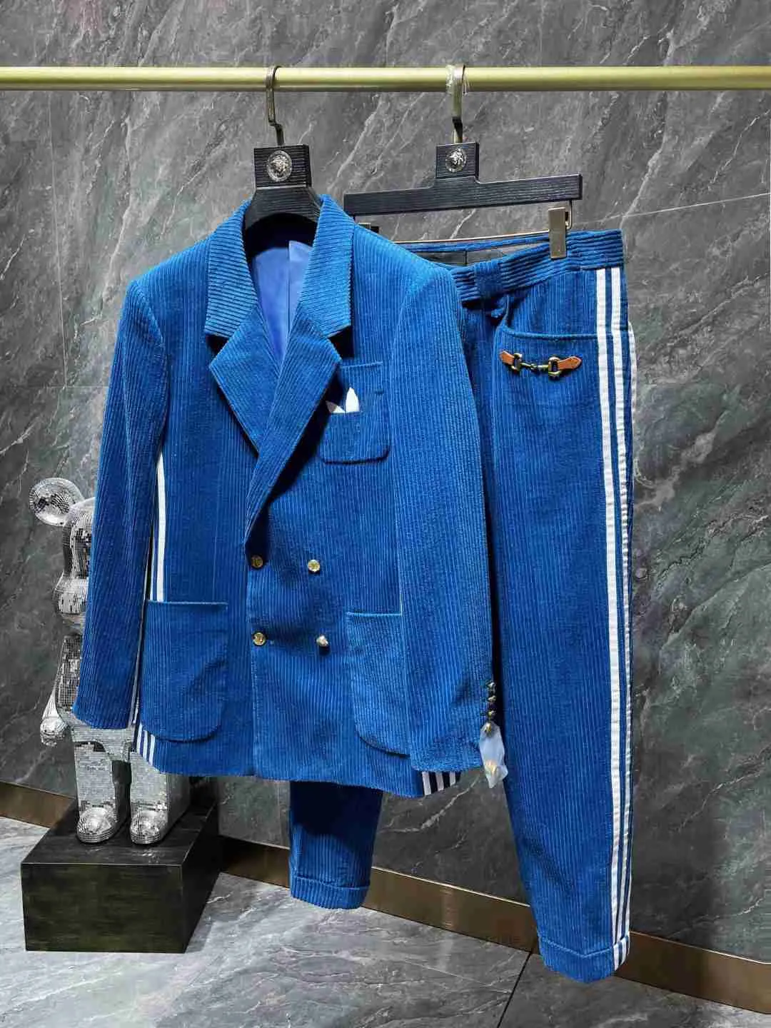 2023 디자이너 Mens 정장 블레이저 고급 서부 스타일 의류 클래식 레터 인 프린트 남자 협력 코트 슬림 한 캐주얼 서부 스타일 트라우스 드레스 양복 블루