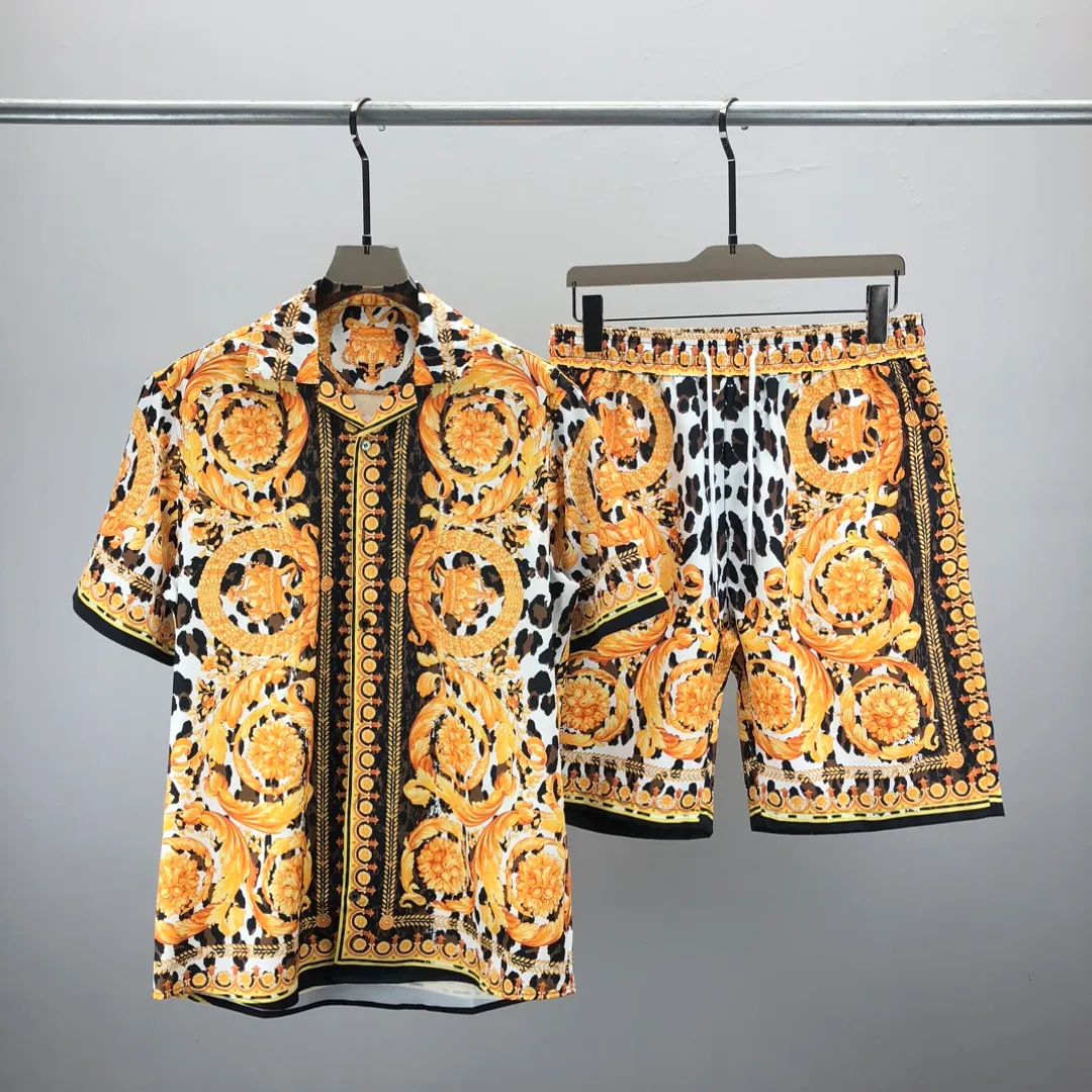 23ss Diseñadores para hombre Chándal Conjunto de lujo Clásico Moda Camisas hawaianas Chándales Pantalones cortos con estampado de piña Camisa Traje de manga corta # 019
