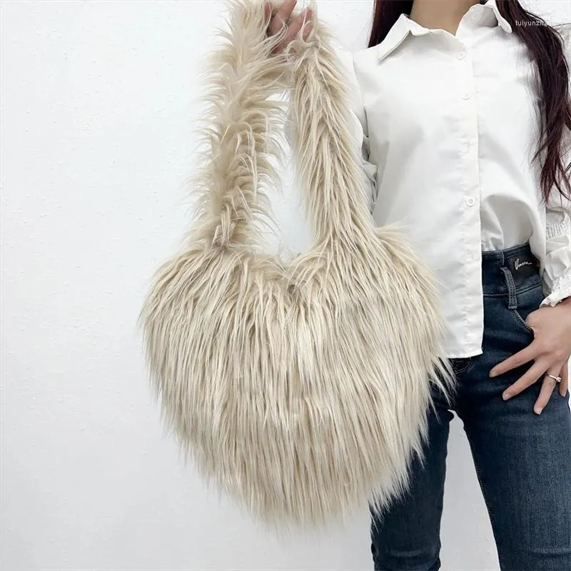 Sacs de soirée Fluffy peluche hiver femmes sacs à main en forme de coeur fausse fourrure sac à bandoulière mignon amour bandoulière pour 2024 fourre-tout dame shopper