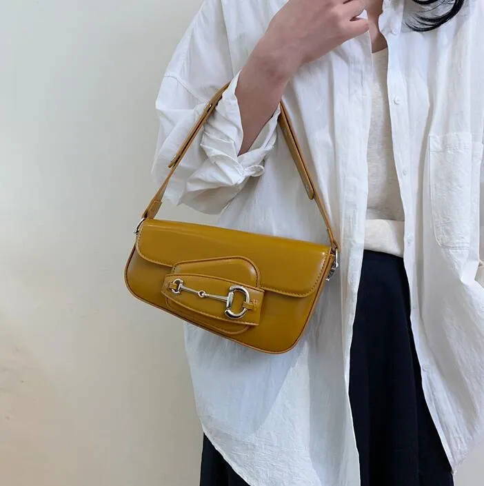공장 도매 숙녀 숄더백 4 색 인기있는 버클 클러치 가방 매일 조커 단색 가죽 핸드백 플립 작은 신선한 패션 백팩 9097#