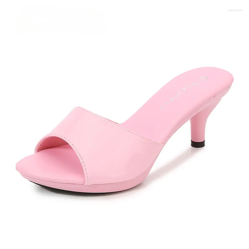 Tofflor sommar lågklackade kvinnor skor klara klackar patent läder sandaler sexig kristall låg glidskivor party mule