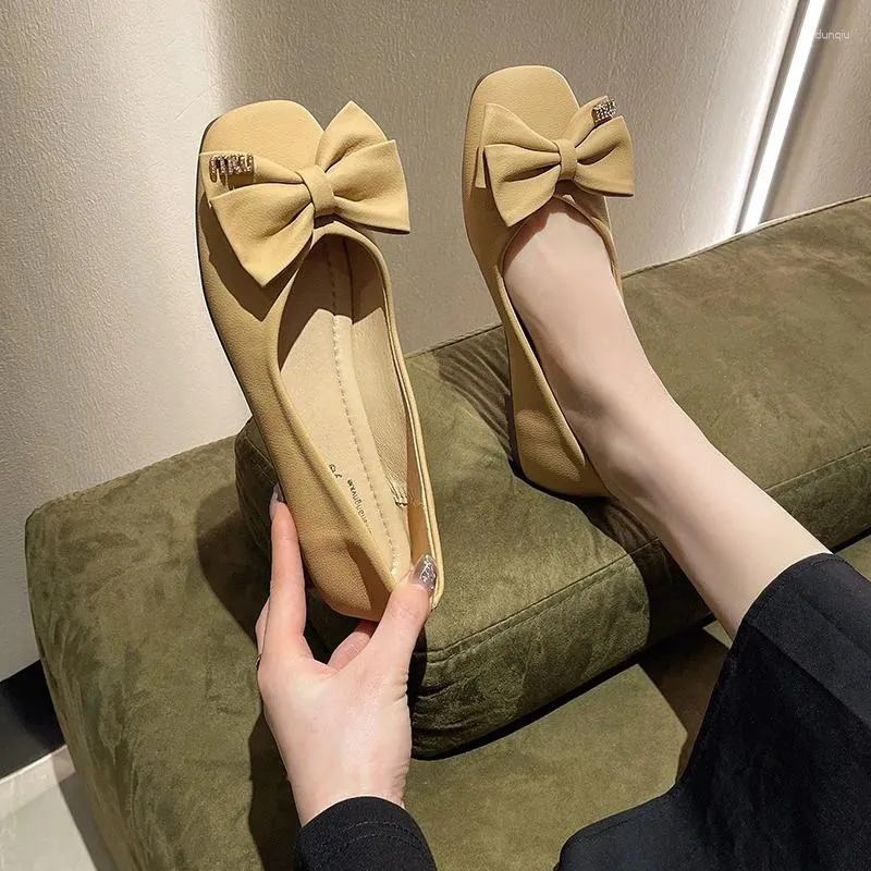 Sandalet zarif kadın klasik kare ayak parmağı bowtie balerin daireleri bayanlar yumuşak mokasenler rahat düşük topuklu sığ ağız bale ayakkabıları