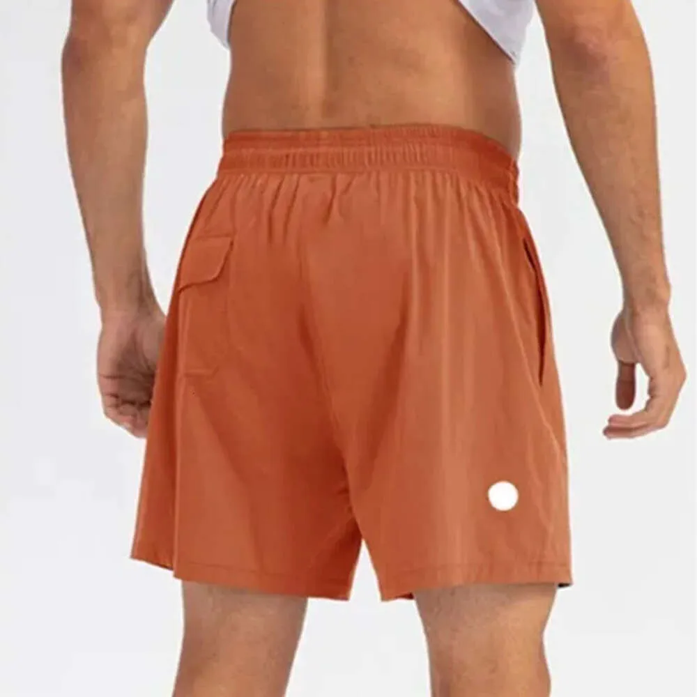 2024 lululemenI Mannen Yoga Sport Korte Sneldrogende Shorts met Achterzak Mobiele Telefoon Casual Running Lemenly Gym Jogger Broek gke886