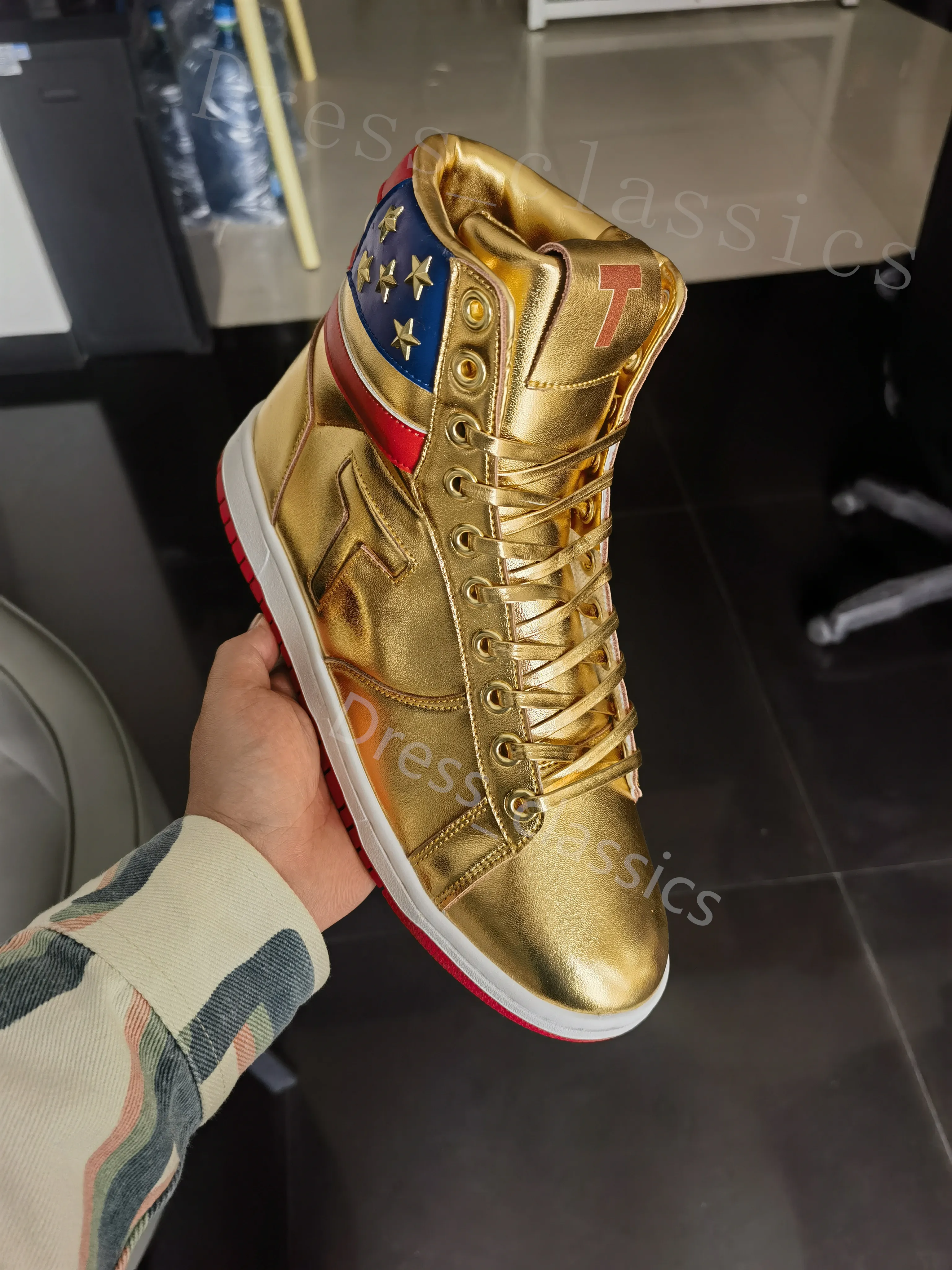 T Trump Sneakers Asla Teslim Teslim Tasarımcı 1 TS Gold Custom Men Açık Mekan Spor ayakkabıları konfor Spor Gündelik Modaya Düzenli Dikişli Açık Parti Ayakkabıları