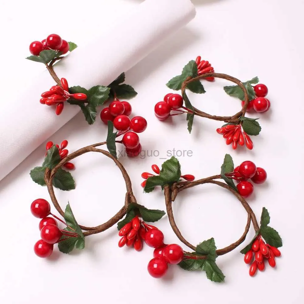 Towel Rings 4PCS Christmas Napkin Ring wreath Pine Needle Red Berries Cedar Wooden Napkin Buckle Pine Cone Dining Kitchen Party Table Decor 240321