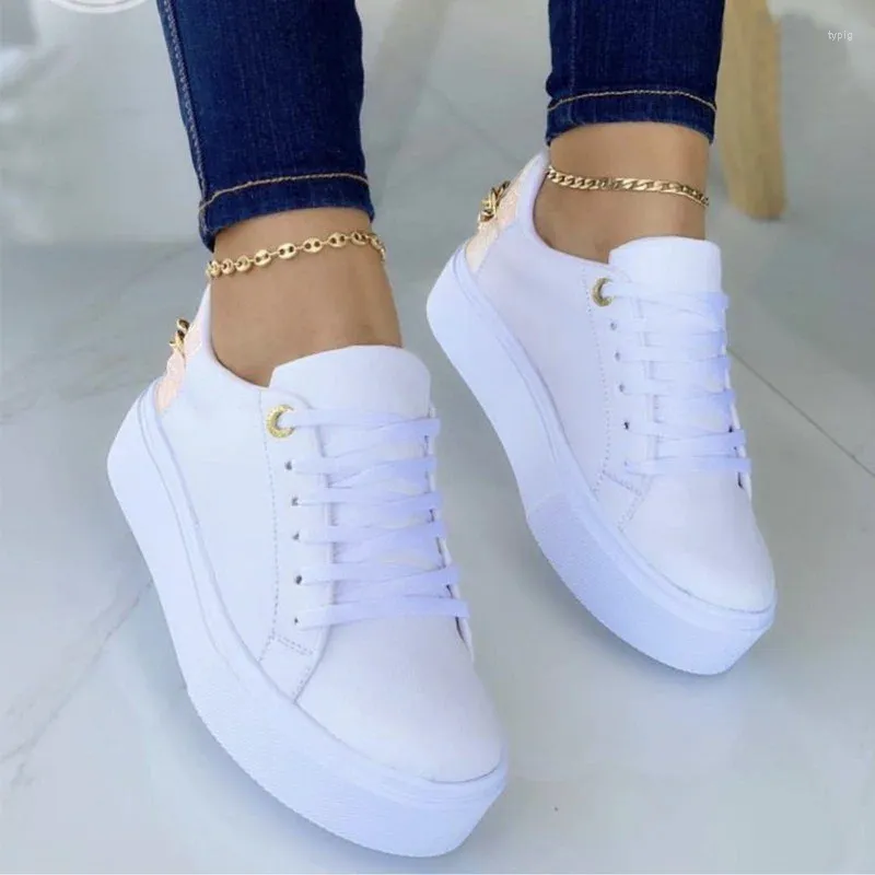 Buty zwykłe Summer Women Designer Flat Fews 2024 Spring Autumn Metal White Ladies Chunky Sneakers Platforms Fashion Sneaker