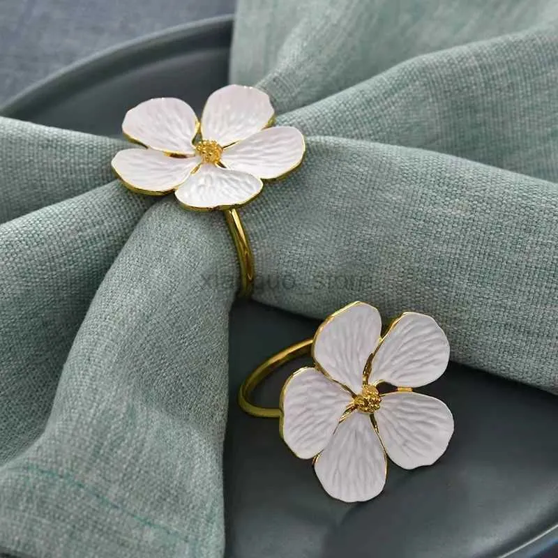 Towel Rings 4PCS Bloom Napkin Ring Flower Types Decoration Napkin Holder Plum Blossom Napkin Buckle for Hotel Parties Feast Dining Table 240321
