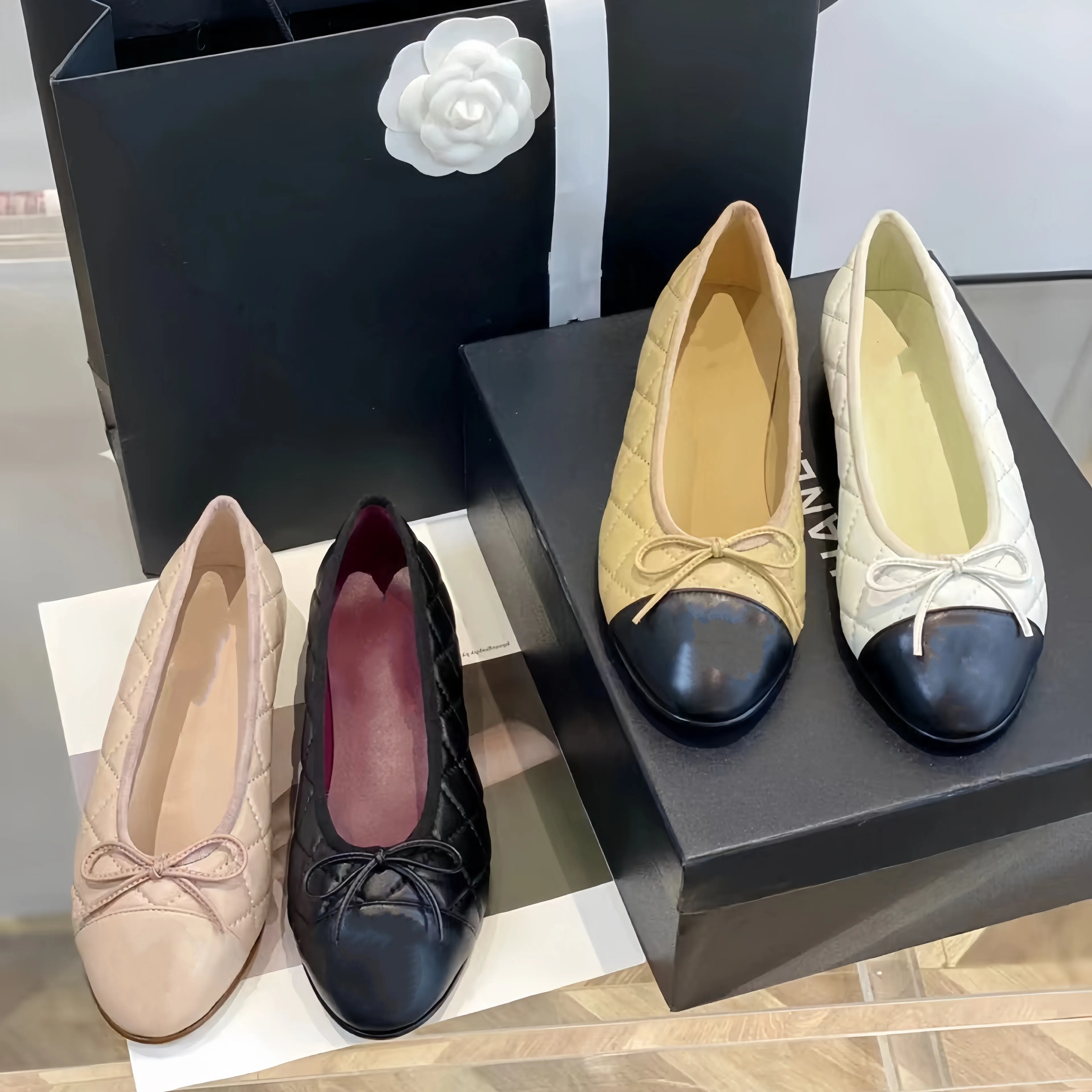 Klassiska designerklänningskor Spring och Autumn Cowhide Ballet Flats Fashion Women's Black Flat Boat Shoes Luxury Sandals Leather Loafers