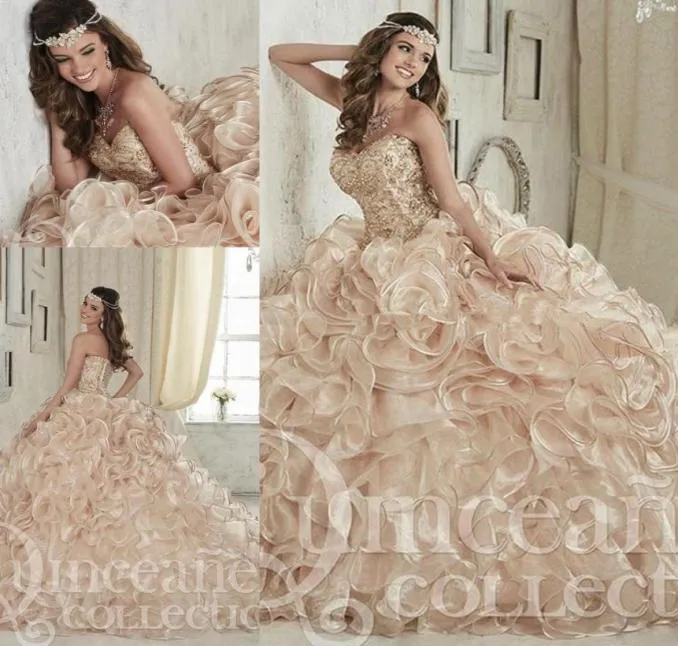 2020 Luxueux Champagne Broderie Cristaux Robe De Bal Robes De Quinceanera Longueur De Plancher Robes De 15 Anos Doux 16 Robes8168506