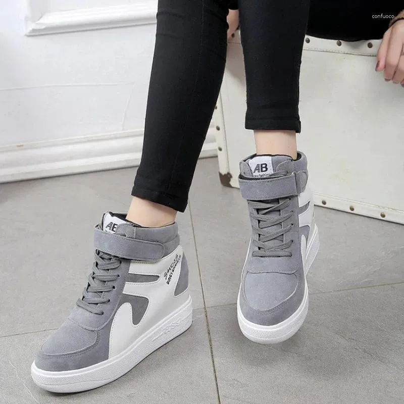 Casual Schoenen Rode Sneakers Dames 2024 Hoge Platform Wiggen Herfst Winter Vrouwelijke Zwarte Interne Verhoging Vulcaniseer Veters