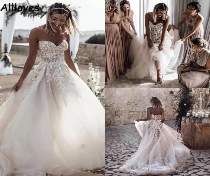 Sexy querida tule uma linha vestidos de casamento romântico rendas apliques frisado boêmio país vestidos de noiva aberto volta trem varredura se3593916