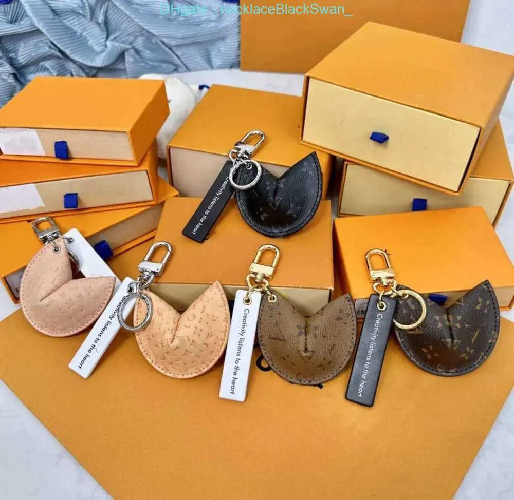 Porte-clés Longes YY Fortune Cookie Sac Suspendu Voiture Fleur Charme Bijoux Femmes Hommes Cadeaux Mode PU Cuir Porte-clés Accessoires Mouvement Courant 23sore PJVM