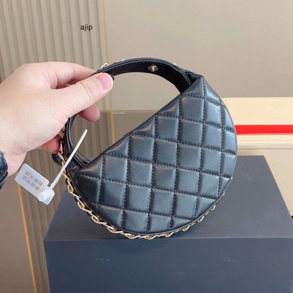 23C Hobo Clutch med Chain Pouch Wrist Bag France Luxury Märke C quiltad läder Mini Designer Kvinnor Topphandtag Handväska Lady Nano Lipst SXCA