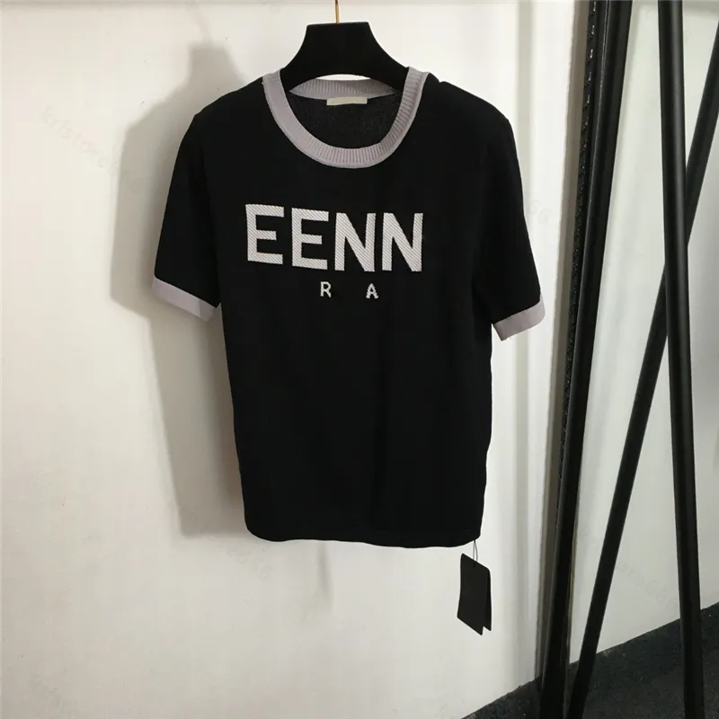 24SS Kadın Tasarımcı Tee Tasarımcı Mektup Baskı Tişörtlü Kızlar Milan Pist Mahsulü Üstler Marka Tasarımcı Külkü Çok Modin Gömlek Dış Giyim Örgü Sweater T-Shirt