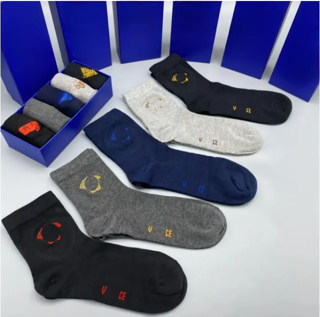 Mens Socks säsong 6 skateboard modebrev tryckt strump sportsock sockningar hiphop sport broderi unisex strumpor crew sock män klänning designer etjetk