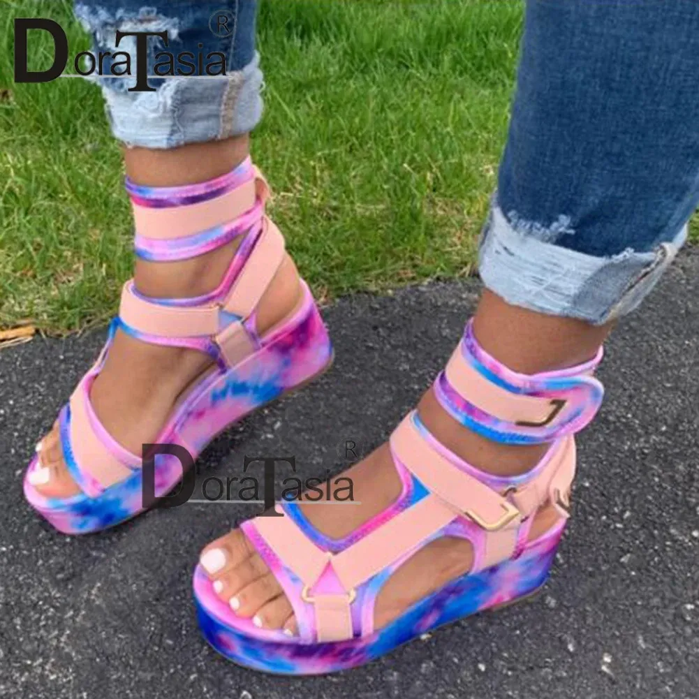 Slippare Doratasia New Women's Gladiator Sandals Ladies Flat Platform Colorful Shoes Woman Woman Casual Summer Sandals Big Size 3543
