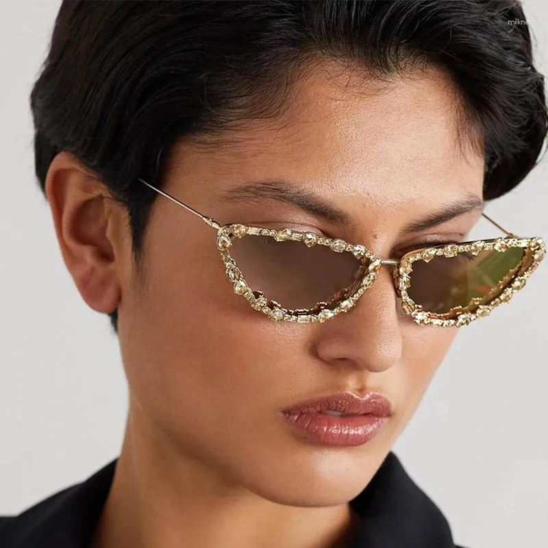 Sonnenbrille Diamant Katzenaugen Frauen Vintage schimmernde Sonnenbrille Retro dreieckige UV-beständige Farbtöne weibliche Mode