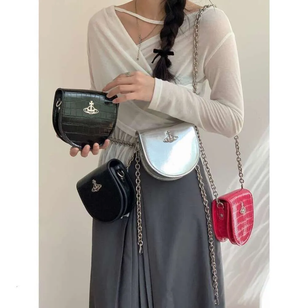 24SS Designer Westwoods Bag High End och Nisch Western Empress Dowager midjepåse Ny One Shoulder Crossbody Chain Saturn Crocodile Half Ro