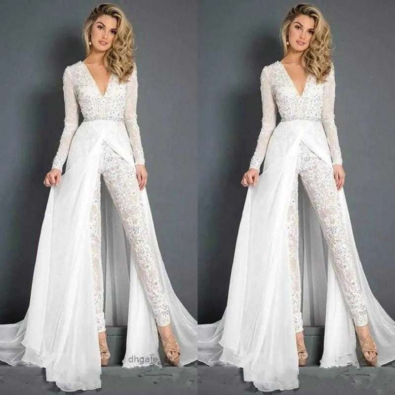 2021 Abiti da sposa in chiffon di pizzo bohémien Tute Abiti da sposa con gonna oversize Scollo a V modesto Manica lunga Boho Beach Pantalone Abito da sposa