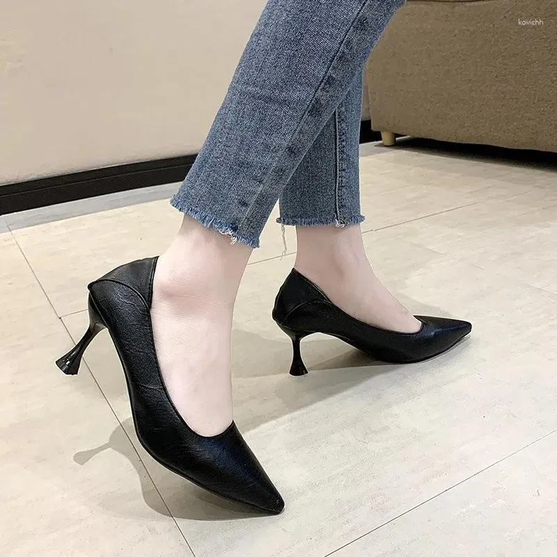 Scarpe eleganti Moda Tacchi bassi sottili Décolleté in morbida pelle Scarpe a punta da donna per donne beige