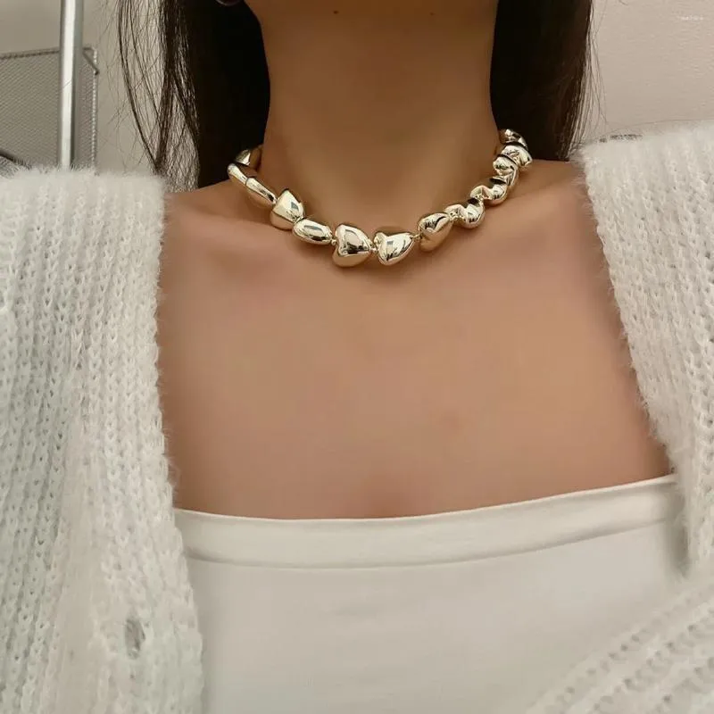 Catene Grande catena di perline a sfera CCB con perline a cuore Collana con ciondolo per donne Collare di perline da donna alla moda sul collo Accessori regalo