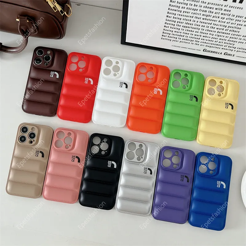 Düz renkli mektup geometrik minimalist ve şık tasarım anti -damla kış iphone kasası Apple için uygun 15pro maks.
