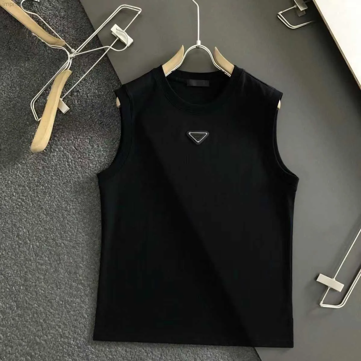 Mens Tank Tops tshirt Sleeveless T Shirt Designer Letters Printed Sexy Off Shoulder Vest Summer Casual Mens Clothing Loose Breathable Gym Fitness Sportswear