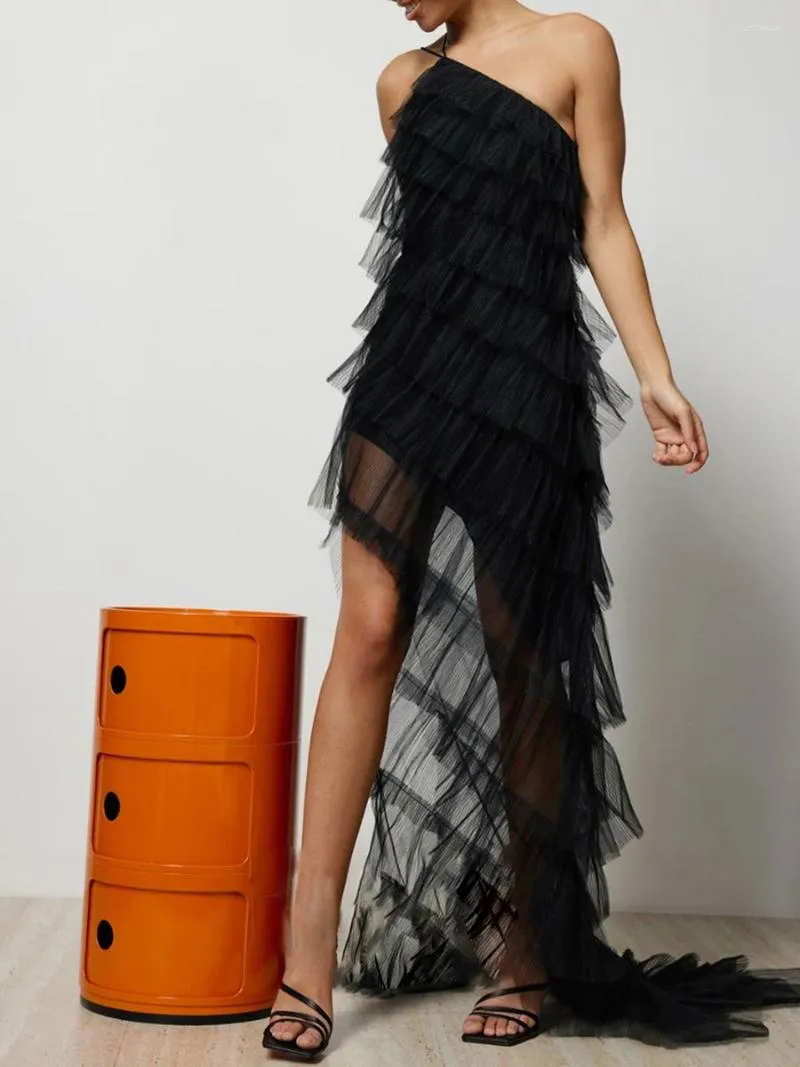 Robes décontractées Femmes sexy et longue robe d'été spaghetti sangle à volants à niveaux tulle A-line sans manche voir la fête du soir de la fête