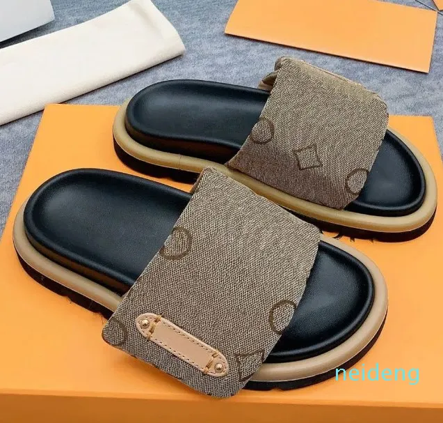 Pool kudde platt komfort mule platta konfort pool kudde mule sandal blå denim män kvinnor sandaler designer sandaler tofflor strand bokstav sandal